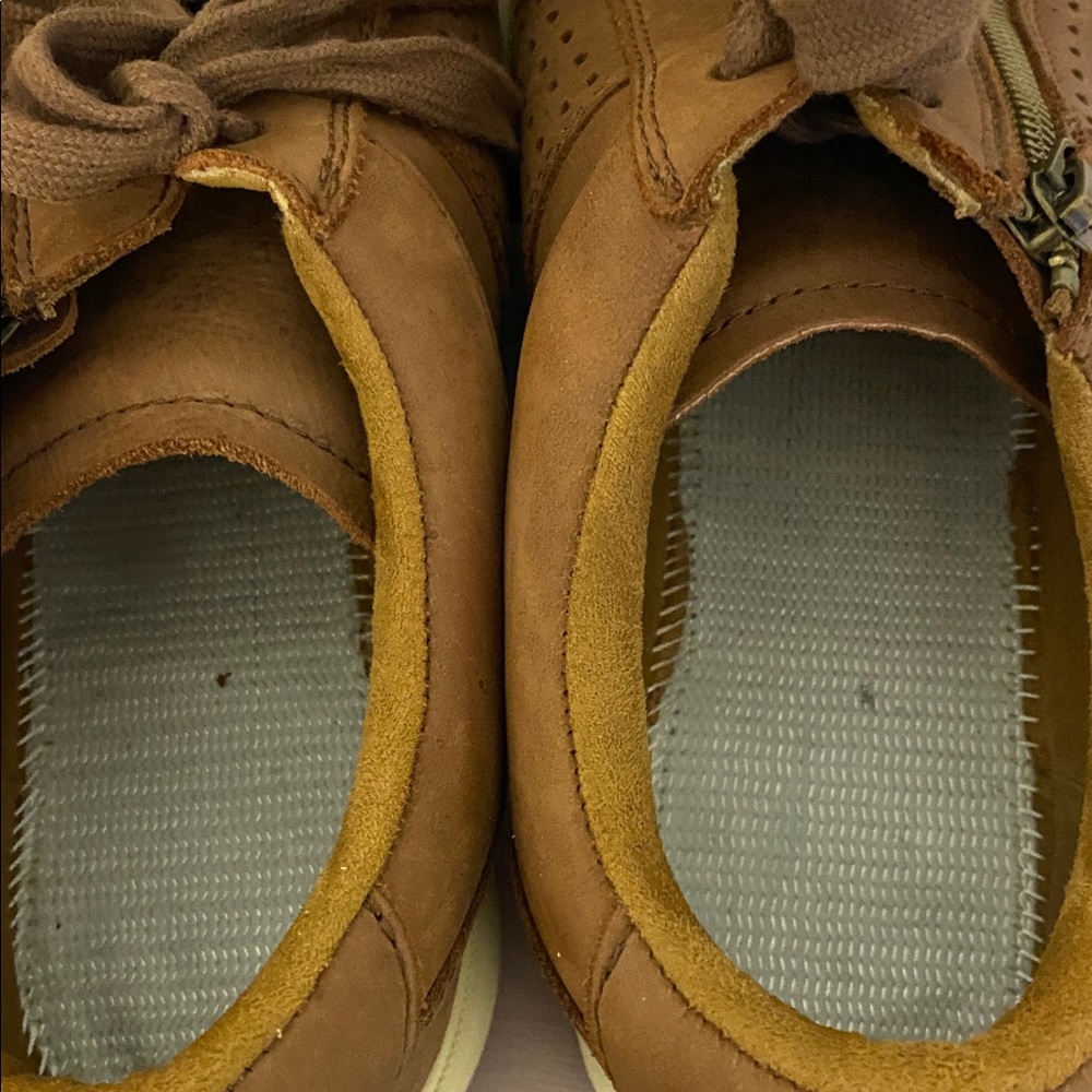 Leather Earth Brand Brown Casual Sneakers, nice condition - Picture 7 of 8